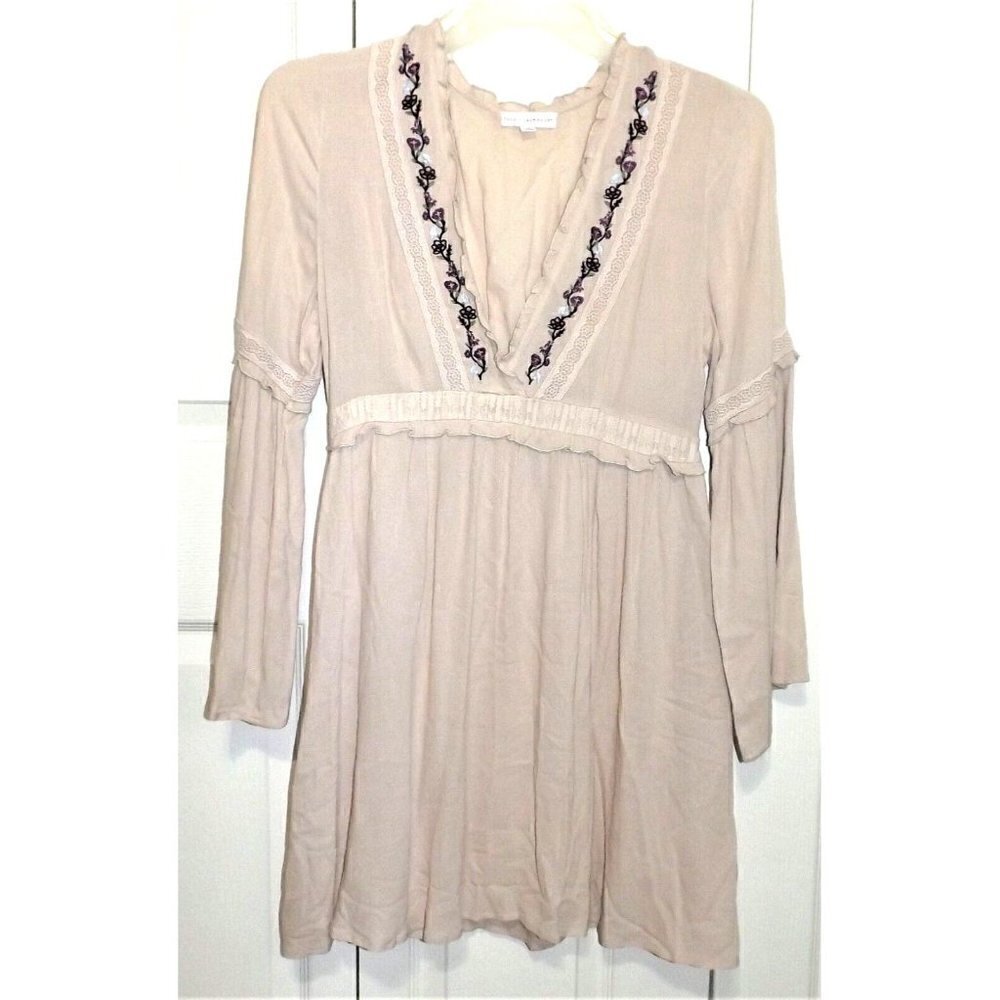 Coco + Jaimeson M V-Neck Bell Sleeve Embroidered Mini Dress Pale Mauve
